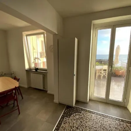 Comodissimo Gaslini E Mare Genua Exterior foto